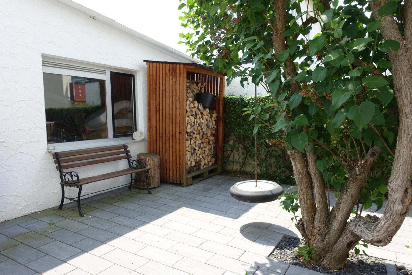 Ruhige, Modern Eingerichtete 2 Zimmer Wohnung Im Untergeschoss Eines Zweifamilienhauses Hildrizhausen Exterior photo