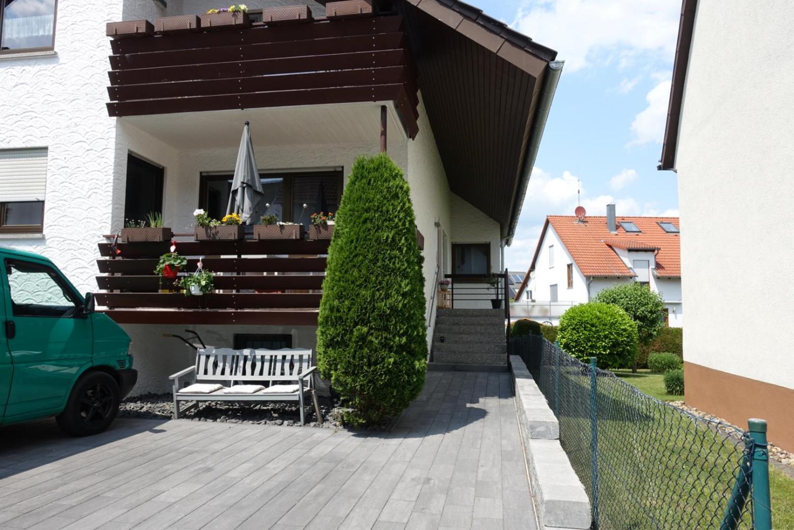 Ruhige, Modern Eingerichtete 2 Zimmer Wohnung Im Untergeschoss Eines Zweifamilienhauses Hildrizhausen Exterior photo